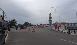 Efisiensi Anggaran, Dishub Kukar Andalkan Barier di Jembatan Kedaton