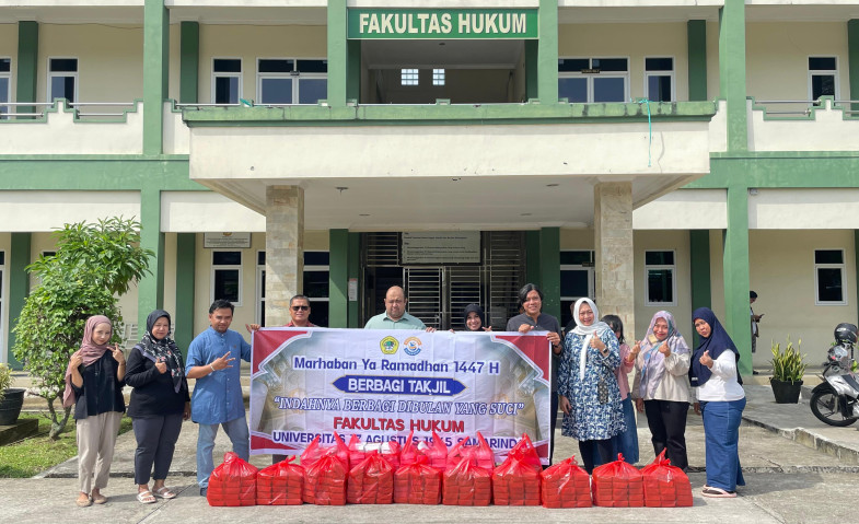 FH Untag 45 Samarinda Berbagi Takjil, Harap Keberkahan Jelang Akreditasi