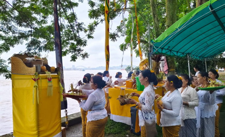 Melihat Perayaan Nyepi Saka 1948 dari Tepian Mahakam Samarinda