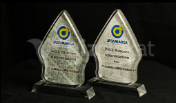 Mengabadikan Momen Berharga Lewat Vandel Penghargaan yang Elegan