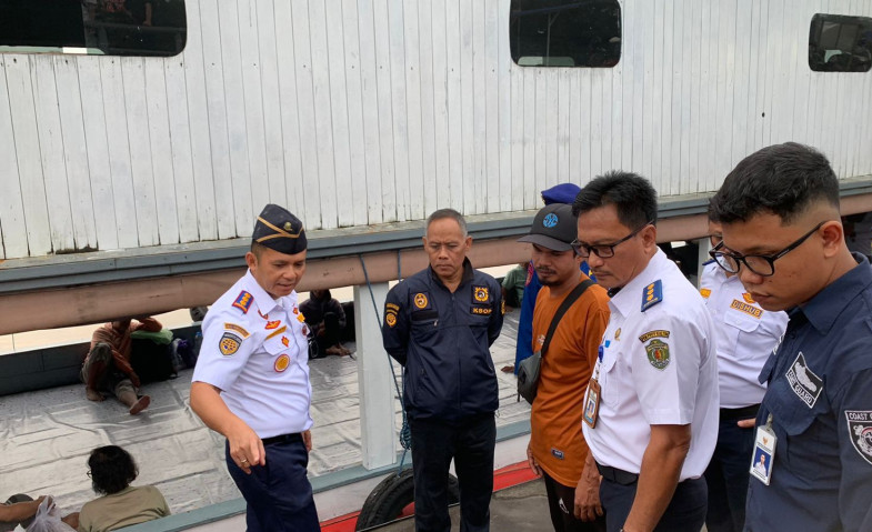 Petugas Temukan Puluhan Life Jacket Tidak Layak Saat Ramp Check Kapal Tujuan Ini