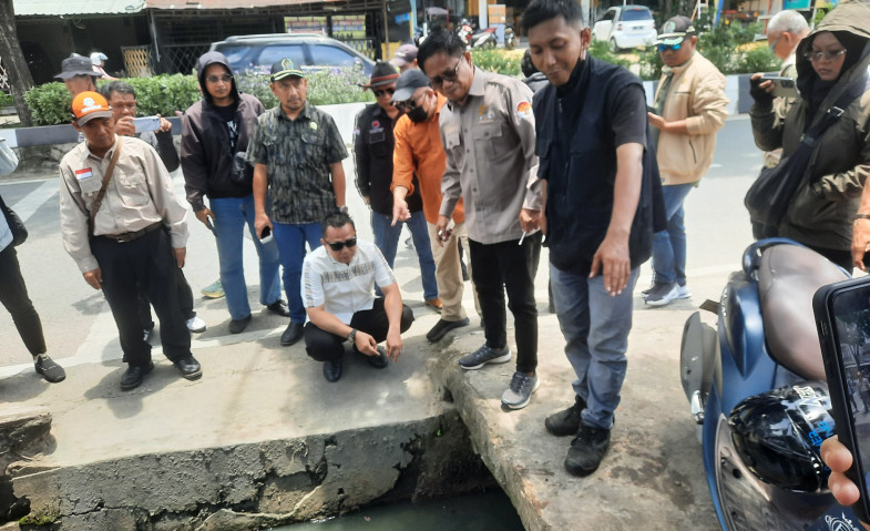 Soroti Limbah Minyak dan Lemak yang Meluber, Komisi III DPRD Samarinda Sidak Gerai Mie Gacoan Ahmad Yani