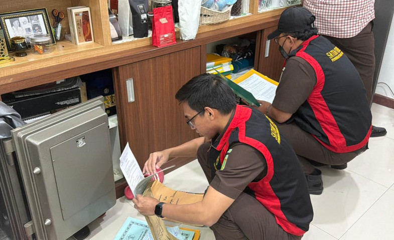 Tim Penyidik Kejati Kaltim Geledah Kantor Dinas ESDM Terkait Dugaan Korupsi Penambangan