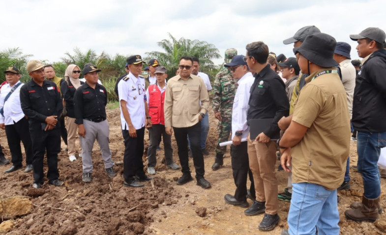 Akses Baru Kukar–Kutim Dikebut, Bupati Aulia Tinjau Langsung Proyek Jalan Penghubung