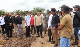 Akses Baru Kukar–Kutim Dikebut, Bupati Aulia Tinjau Langsung Proyek Jalan Penghubung