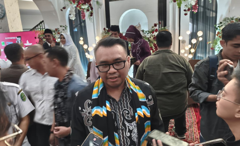 Bupati Aulia Rahman Basri Jadi Saksi untuk 63 Pasangan yang Ikut Nikah Massal