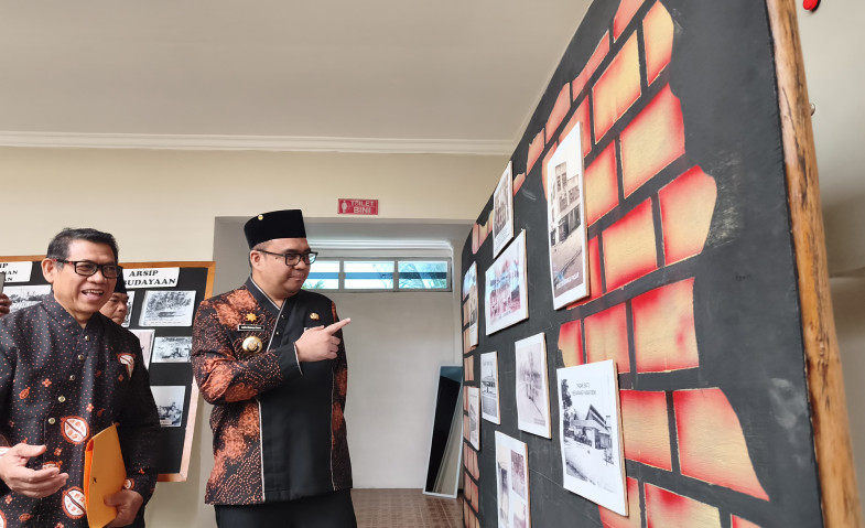 Bupati Kukar Buka Pameran Kearsipan 2026, Serahkan Penghargaan Pengawasan Internal 2025