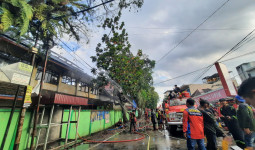 Diduga Akibat Listrik Konslet, Delapan Ruang Kelas SMPN 2 Samarinda Hangus Terbakar