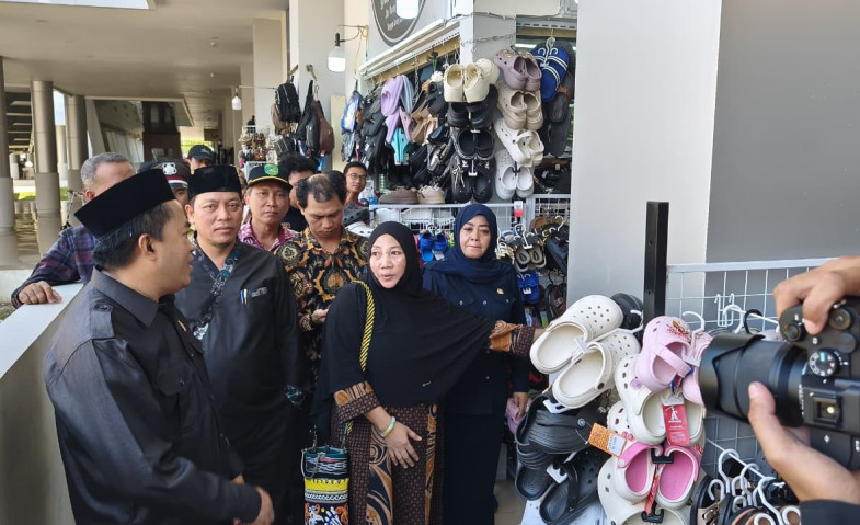 DPRD Kukar Beri Solusi Agar Lapak Kosong di Tangga Arung Square Segera Terisi