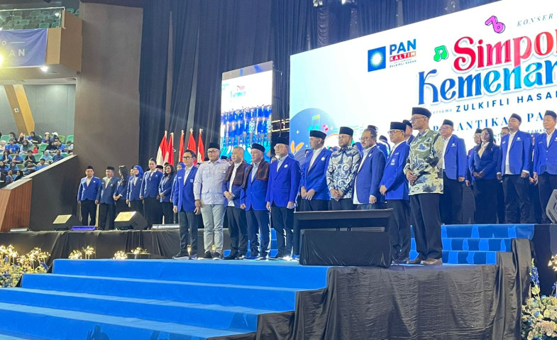 Zulkfili Hasan Lantik Seluruh Pengurus PAN di Kaltim, Ingatkan Solidaritas dan Target Pemilu