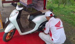 Astra Motor Kaltim 2 Berikan Layanan Pengecekan dan Pergantian Busi Gratis untuk Korban Banjir di Kubar