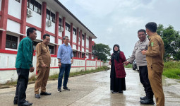 Jalan Becek Menuju SDN 013 Sudah Disemenisasi KPC dengan Anggaran Rp 1,5 Miliar
