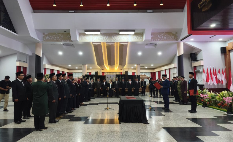 Lantik 19 Pejabat, Bupati Kukar Tegaskan ASN Tak Serius Lebih Baik Mundur