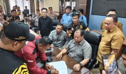 Ratusan Massa Kepung DPRD Kukar, Desak Ahmad Yani Mundur dari Kursi Ketua
