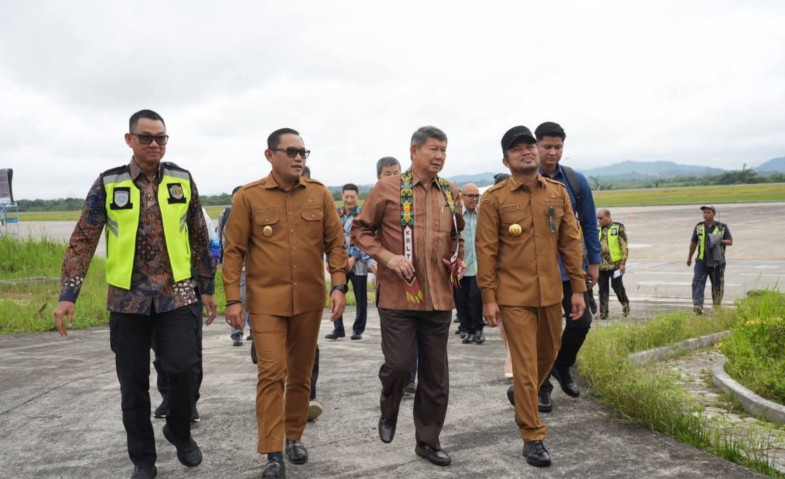 Rudy-Seno Tampil Kompak saat Menyambut Kedatangan Hashim Sujono Djojohadikusumo bersama Dirut PLN