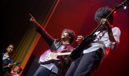 Sekolah Victory Plus Sukses Gelar Drama Musikal School of Rock yang Memukau Penonton