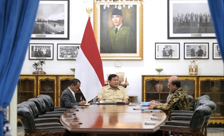 Prabowo Minta PLN Percepat Transformasi Bisnis, Fokus Efisiensi dan Percepat Energi Surya 100 GW