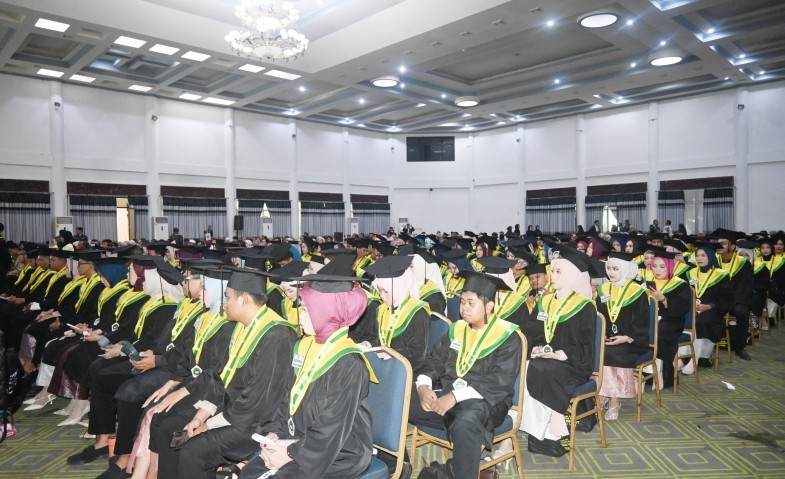 Staf Ahli Bupati Paser: Wisudawan STIE Widya Praja Diharapkan Jadi Penggerak Kemajuan Daerah