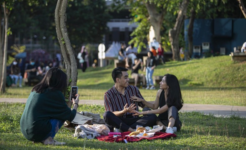 Taman Kota Jadi Alternatif Warga Jakarta untuk Melepas Penat Setelah Bekerja