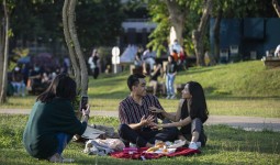 Taman Kota Jadi Alternatif Warga Jakarta untuk Melepas Penat Setelah Bekerja