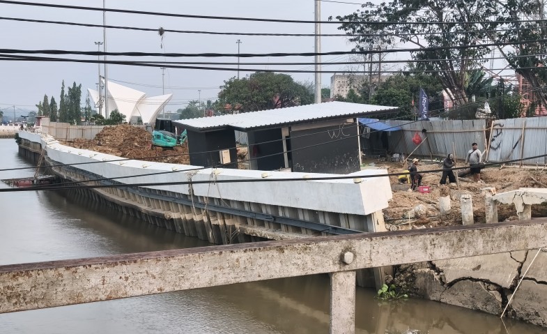 Turap Taman Musik Tenggarong Miring, DPRD Kukar Desak Evaluasi Kontraktor